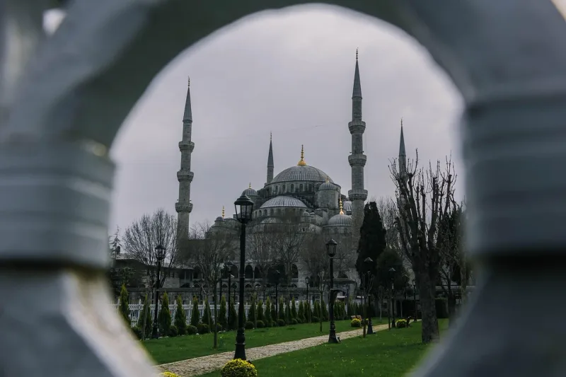 Die majestätische Hagia Sophia mit ihren Minaretten in Istanbul, Türkei, ein Wahrzeichen der Stadt.